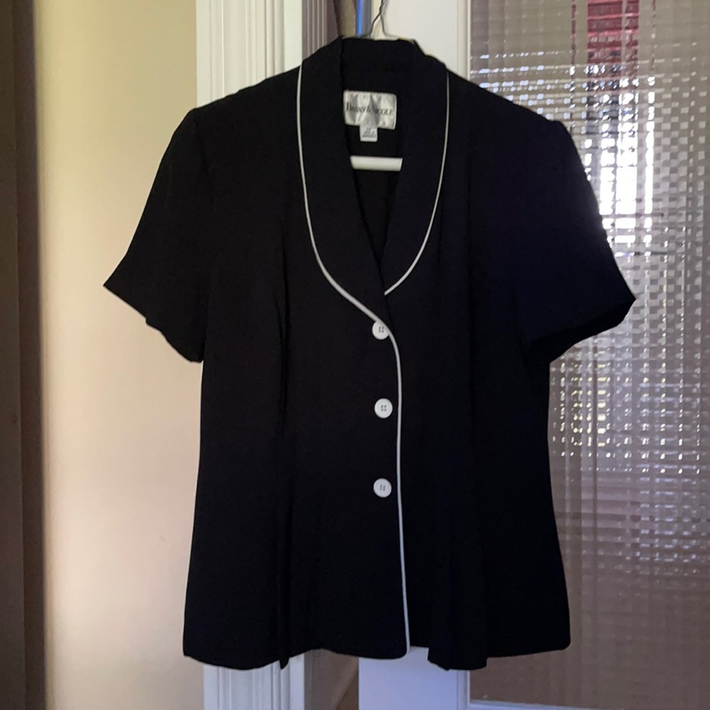 Women’s short leave blazer